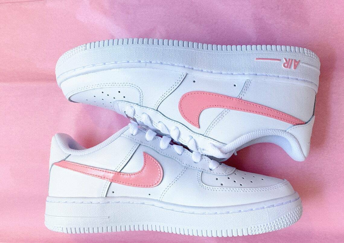 Nike air force 1 baby pink tick cheap