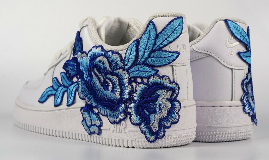 Blue nikes new arrivals with flowers