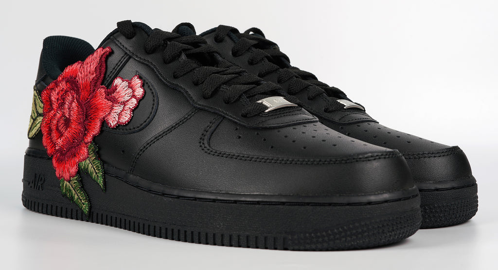 Black nike shoes with flowers 2025